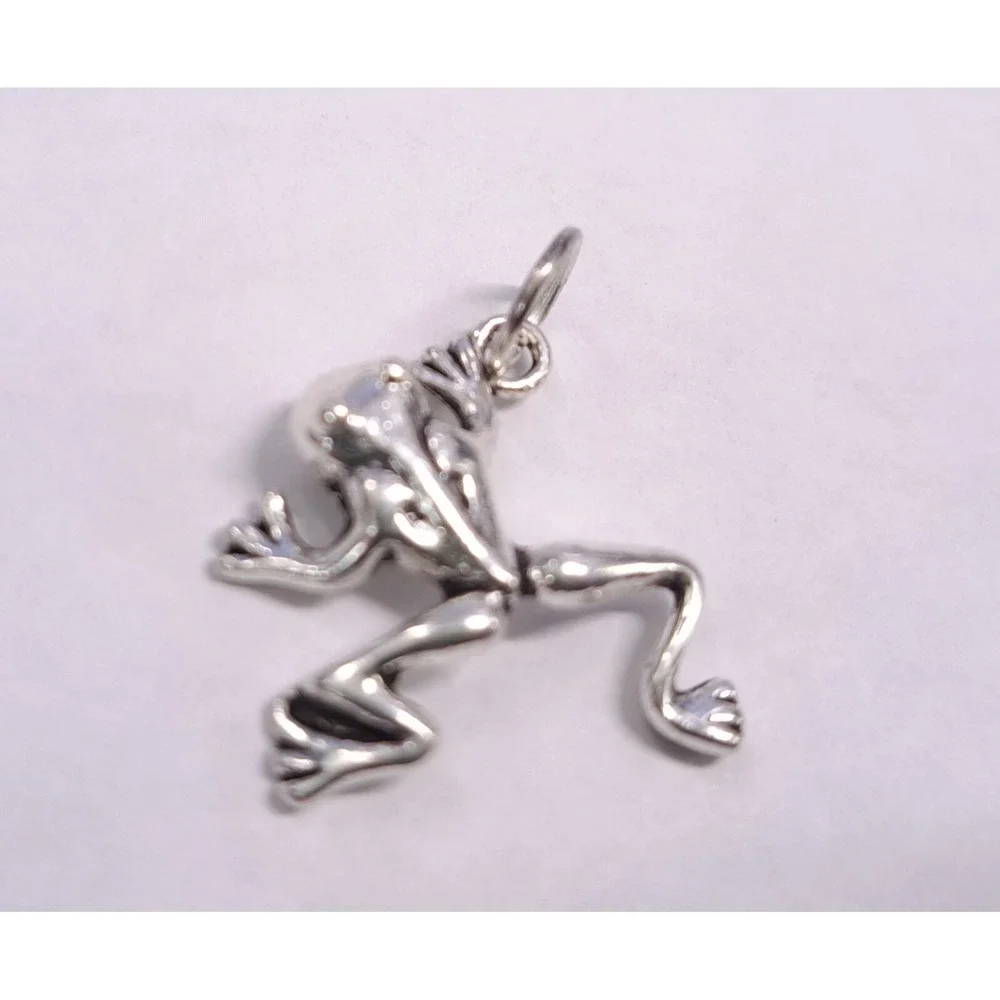 New Frog Charm Pendant‎ Small Silver Tone Peeper Animal Amphibian Toad Nature